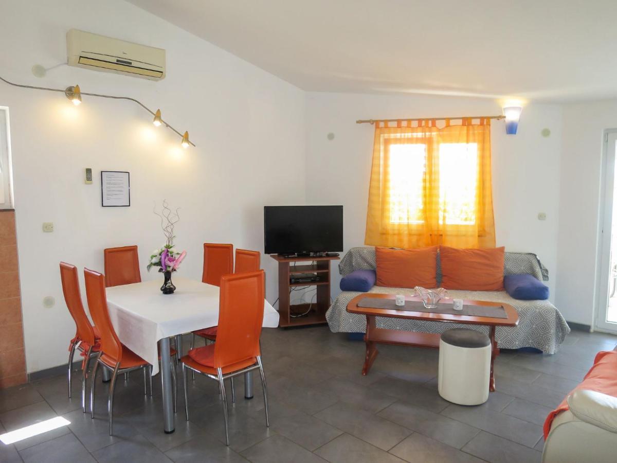 Ivanka - Srd320 By Interhome *