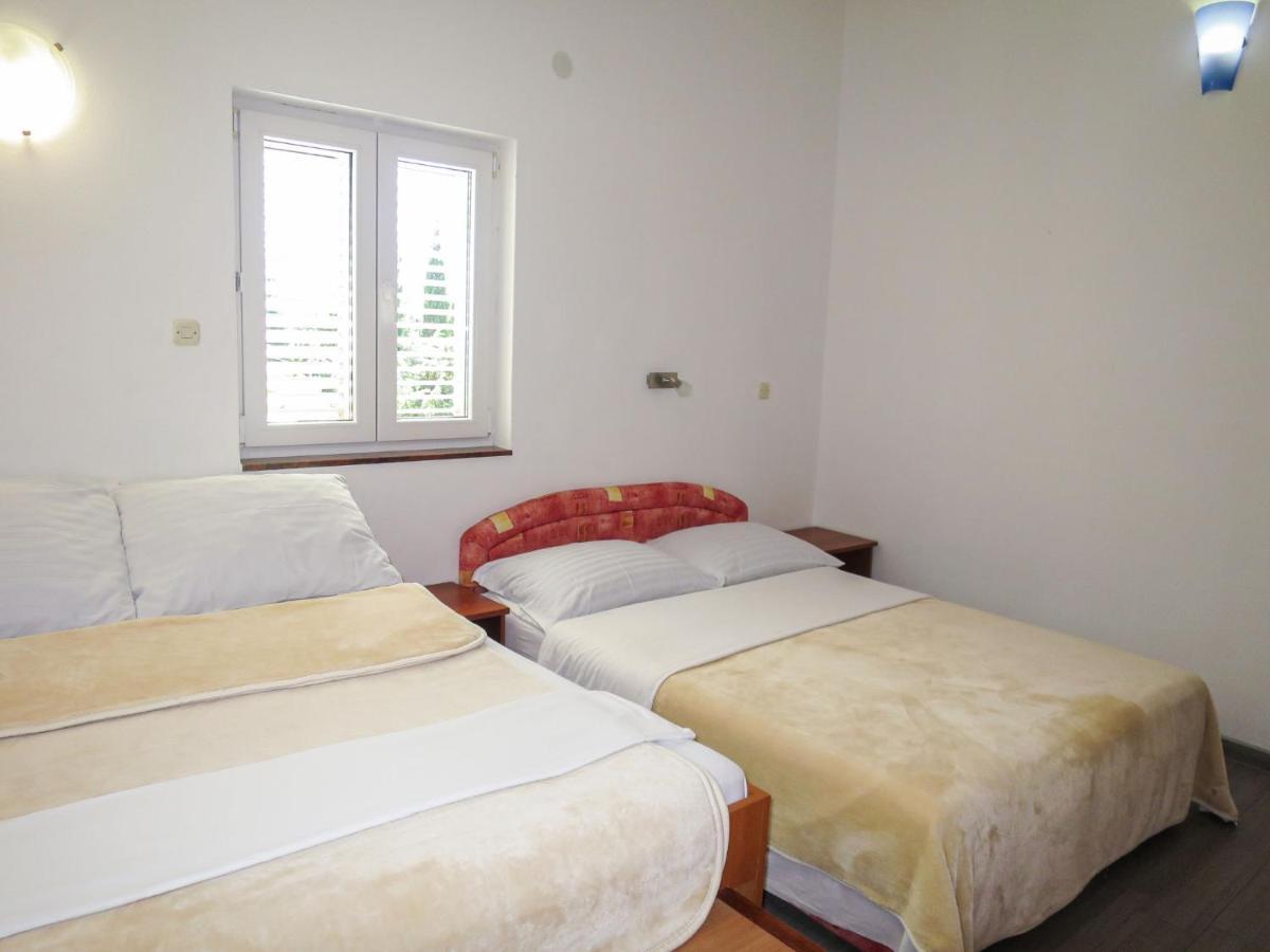 Ivanka - Srd320 By Interhome *