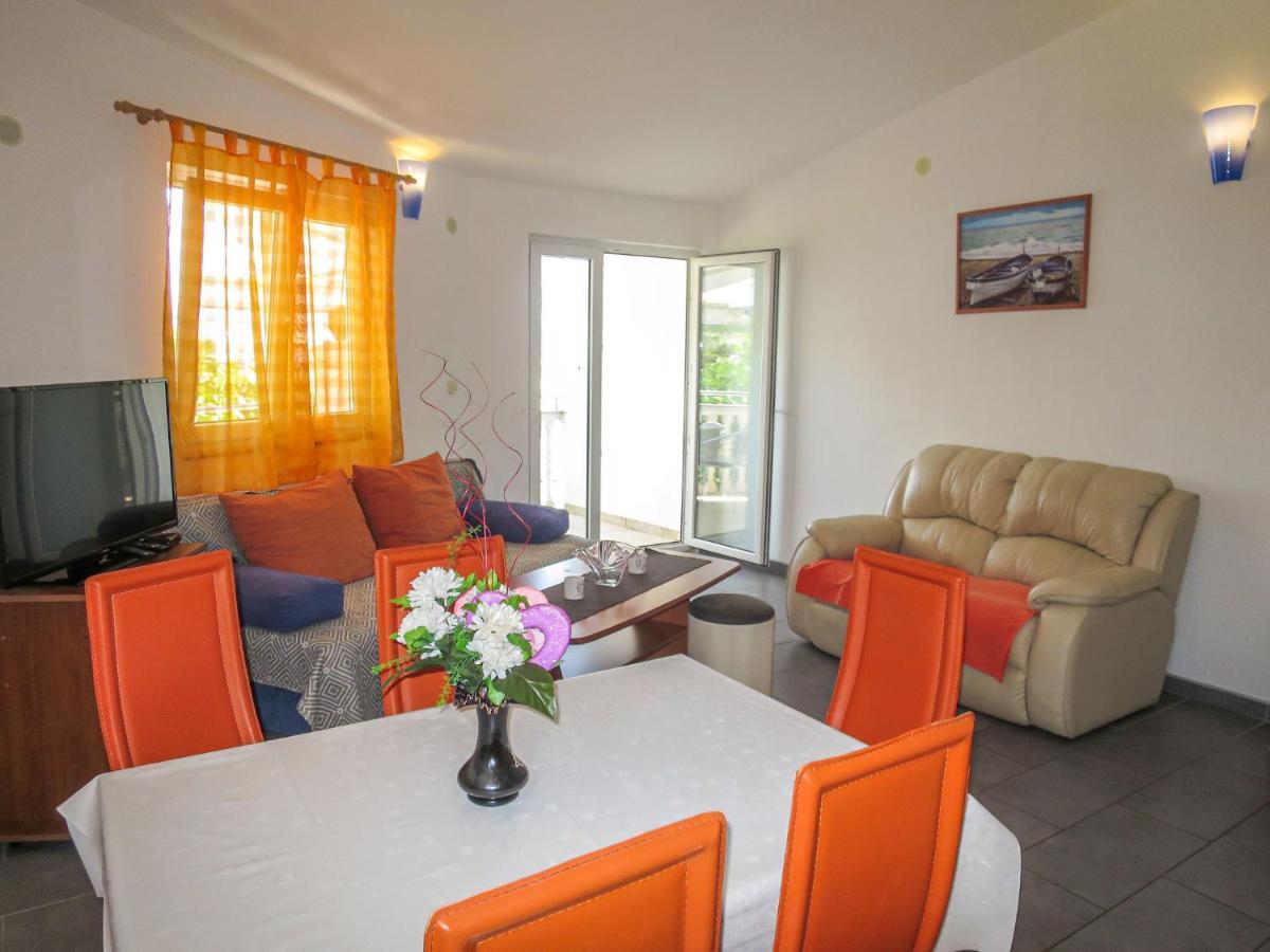 Ivanka - Srd320 By Interhome *