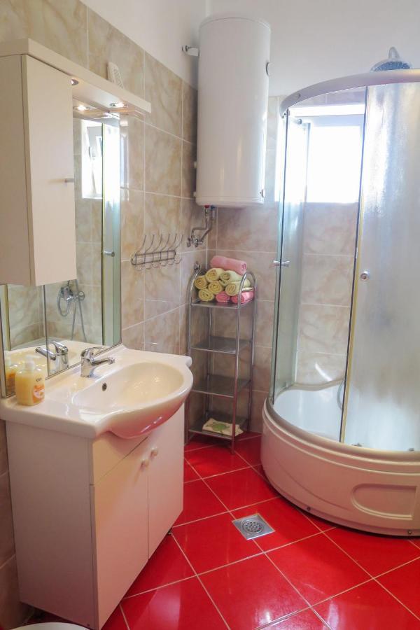 Ivanka - Srd320 By Interhome *