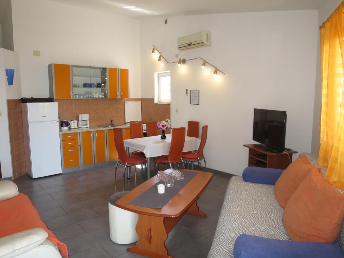 Apartment Ivanka - Srd320 By Interhome